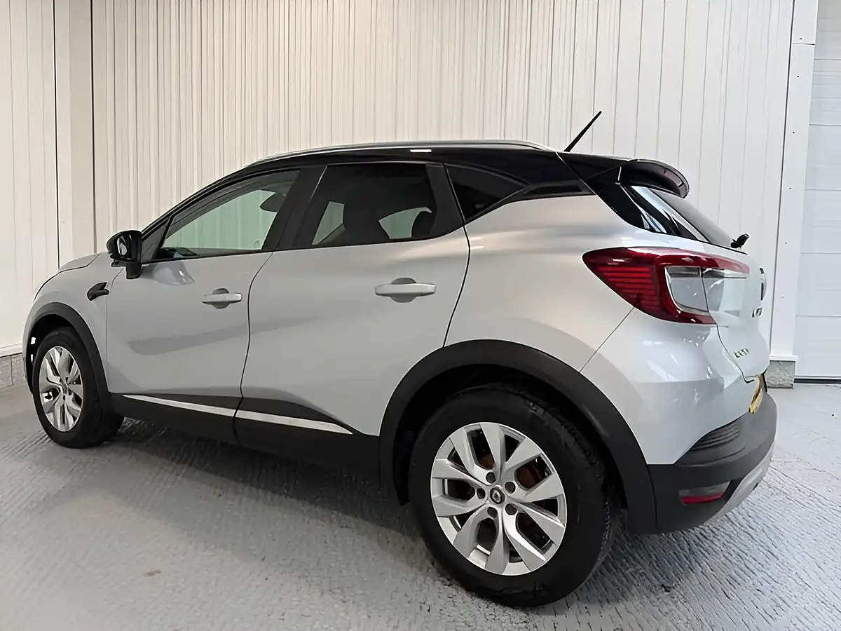 Used 2020 Renault Captur Iconic Highland Grey - Interior and Exterior details 5