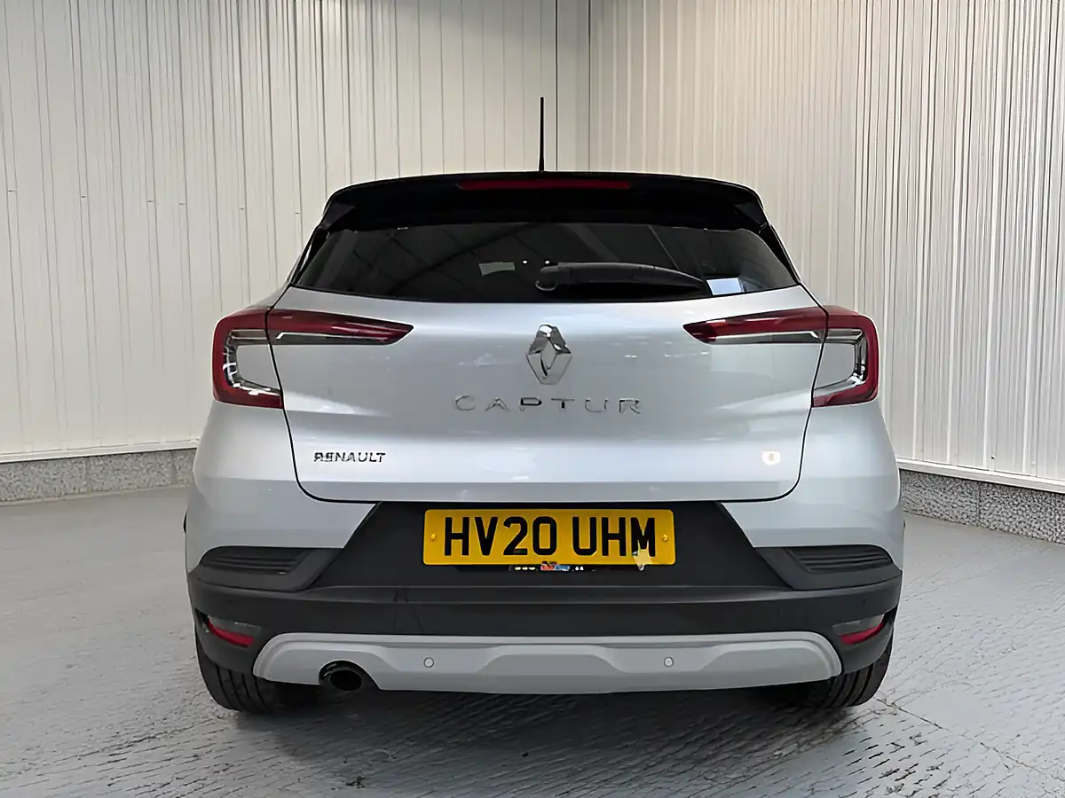 Used 2020 Renault Captur Iconic Highland Grey - Interior and Exterior details 6