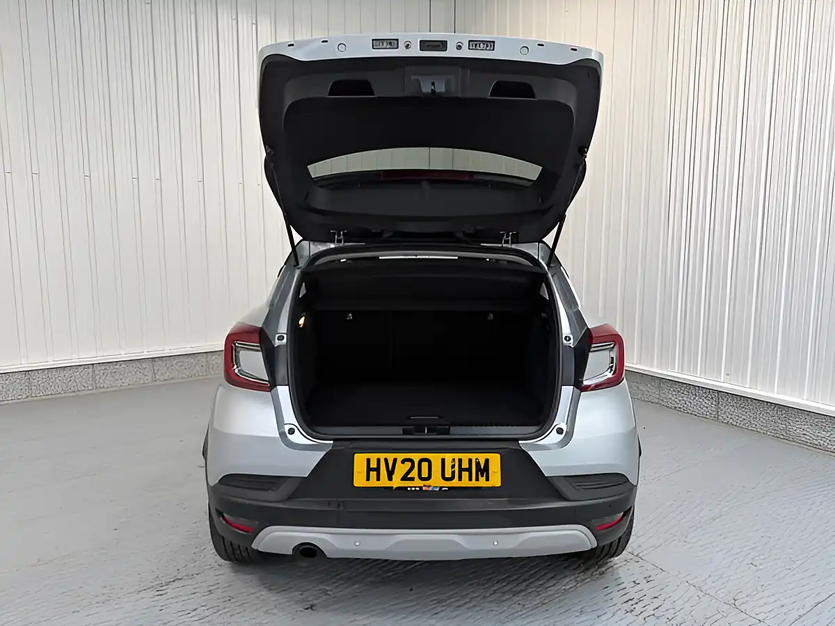 Used 2020 Renault Captur Iconic Highland Grey - Interior and Exterior details 8