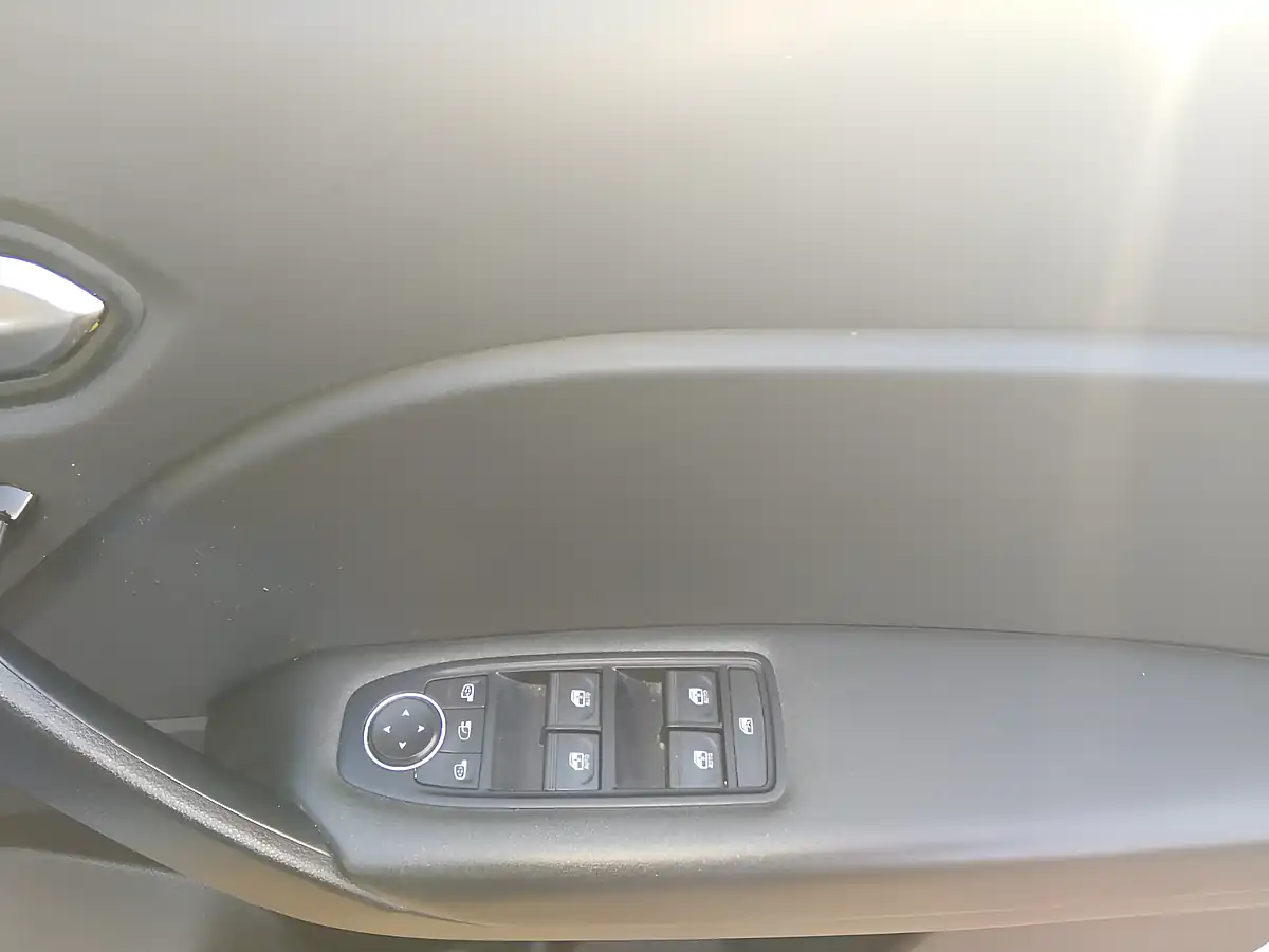 Used 2020 Renault Captur Iconic Highland Grey - Interior and Exterior details 16
