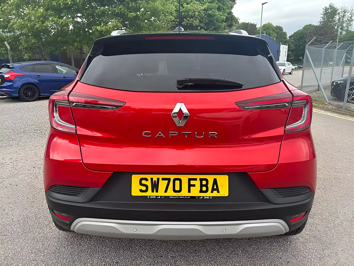 Used 2020 Renault Captur Iconic Red - Interior and Exterior details 10