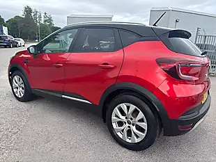 Used 2020 Renault Captur Iconic Red - Interior and Exterior details 11