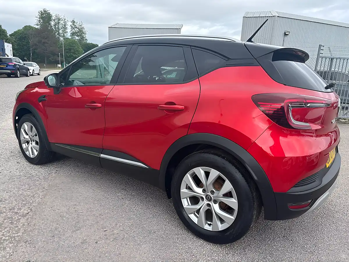 Used 2020 Renault Captur Iconic Red - Interior and Exterior details 11