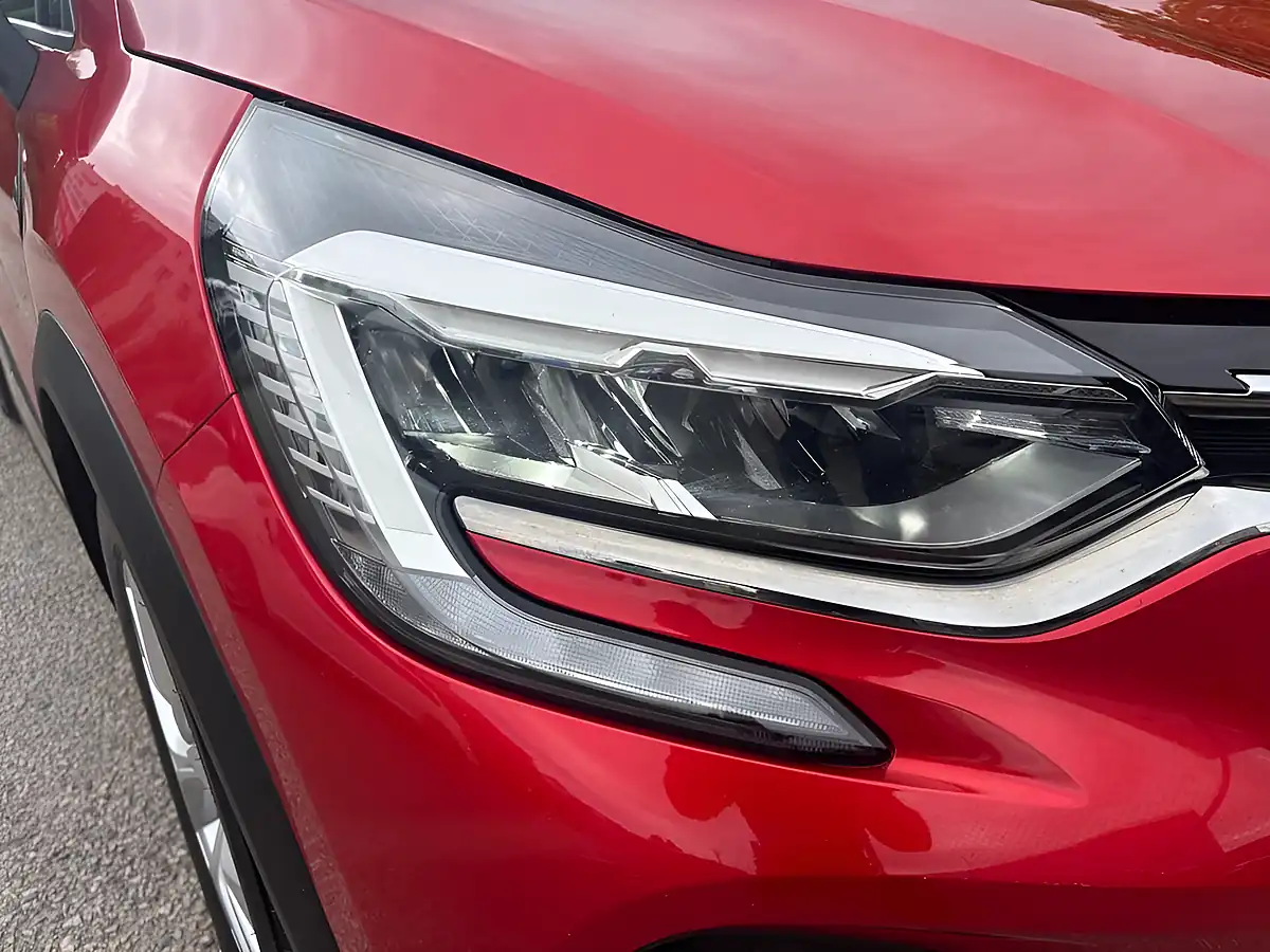 Used 2020 Renault Captur Iconic Red - Interior and Exterior details 17