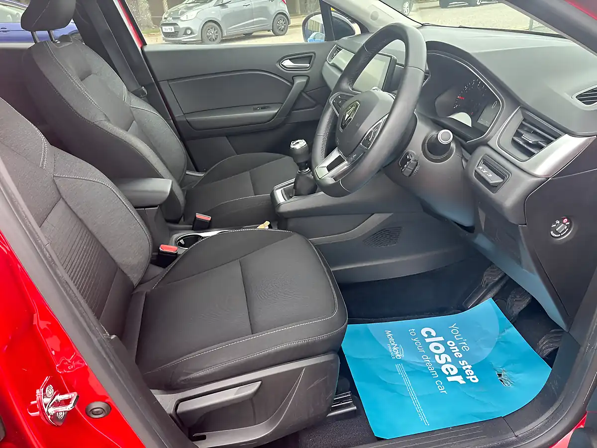 Used 2020 Renault Captur Iconic Red - Interior and Exterior details 3