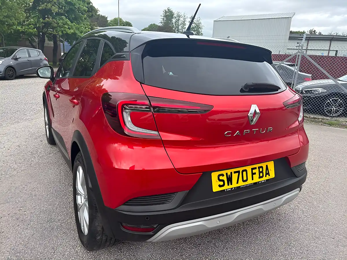Used 2020 Renault Captur Iconic Red - Interior and Exterior details 4