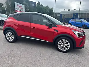 Used 2020 Renault Captur Iconic Red - Interior and Exterior details 7