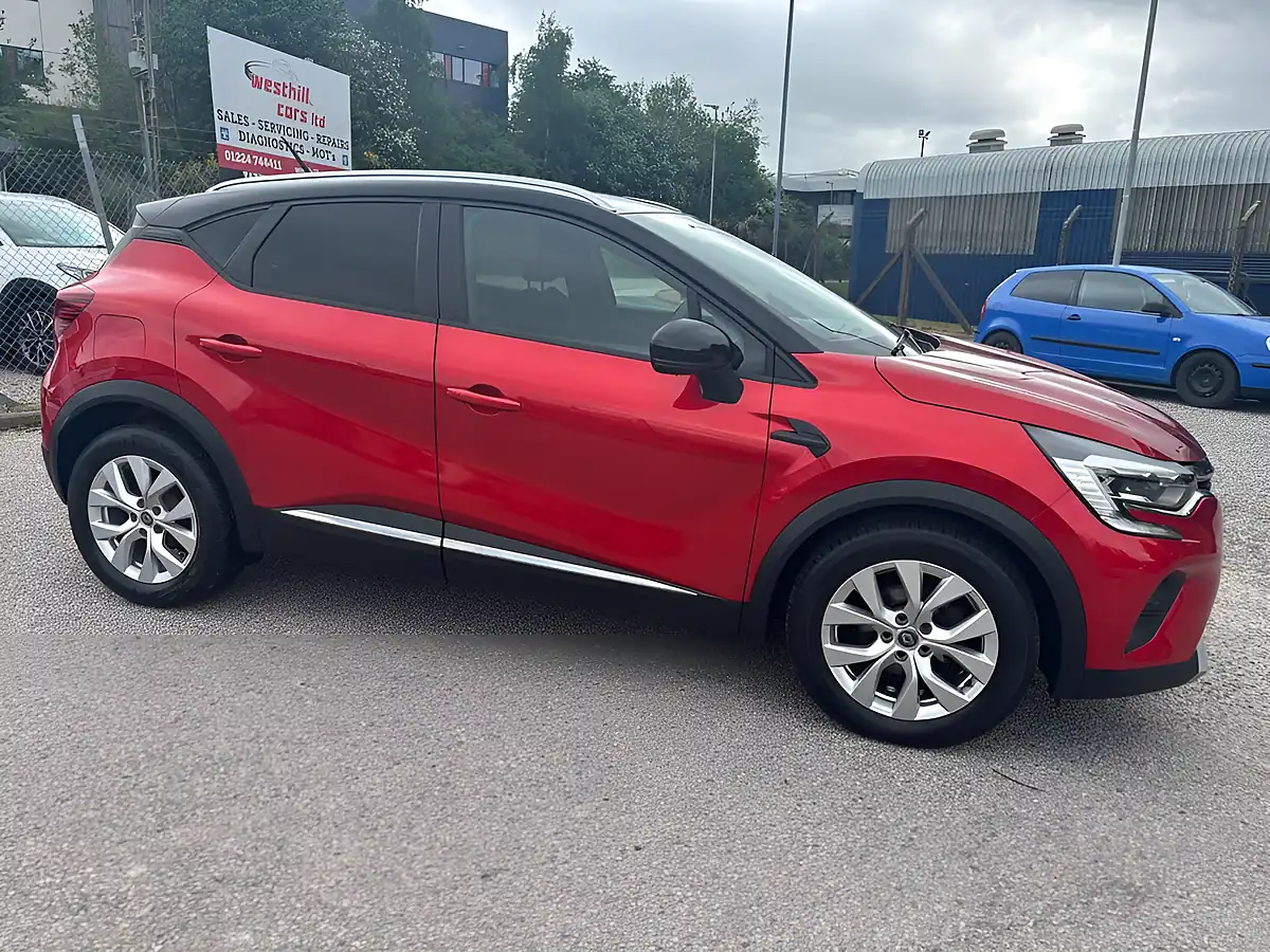 Used 2020 Renault Captur Iconic Red - Interior and Exterior details 7