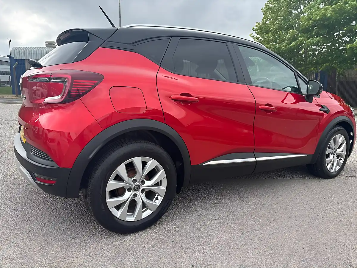 Used 2020 Renault Captur Iconic Red - Interior and Exterior details 8