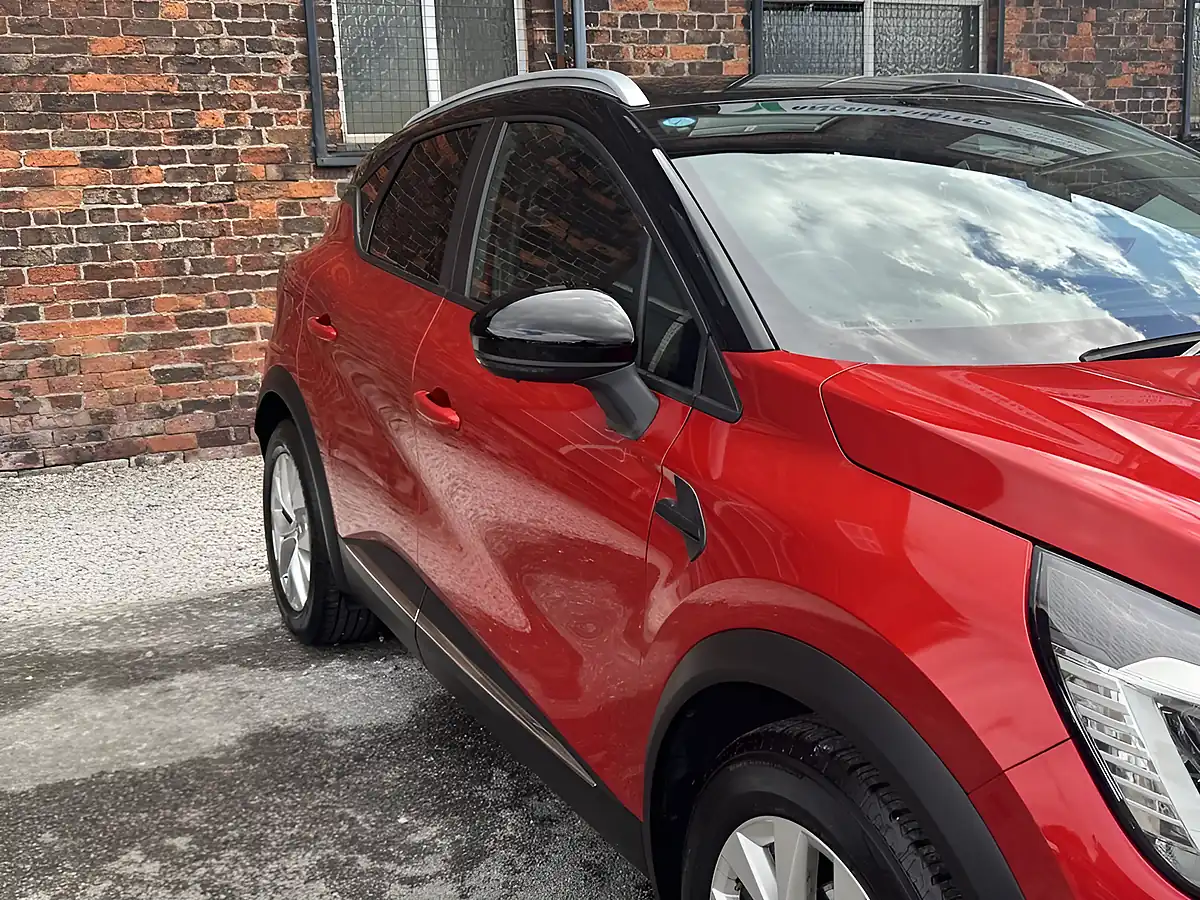 Used 2020 Renault Captur Iconic Red - Interior and Exterior details 10