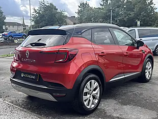 Used 2020 Renault Captur Iconic Red - Interior and Exterior details 11