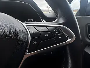 Used 2020 Renault Captur Iconic Red - Interior and Exterior details 12