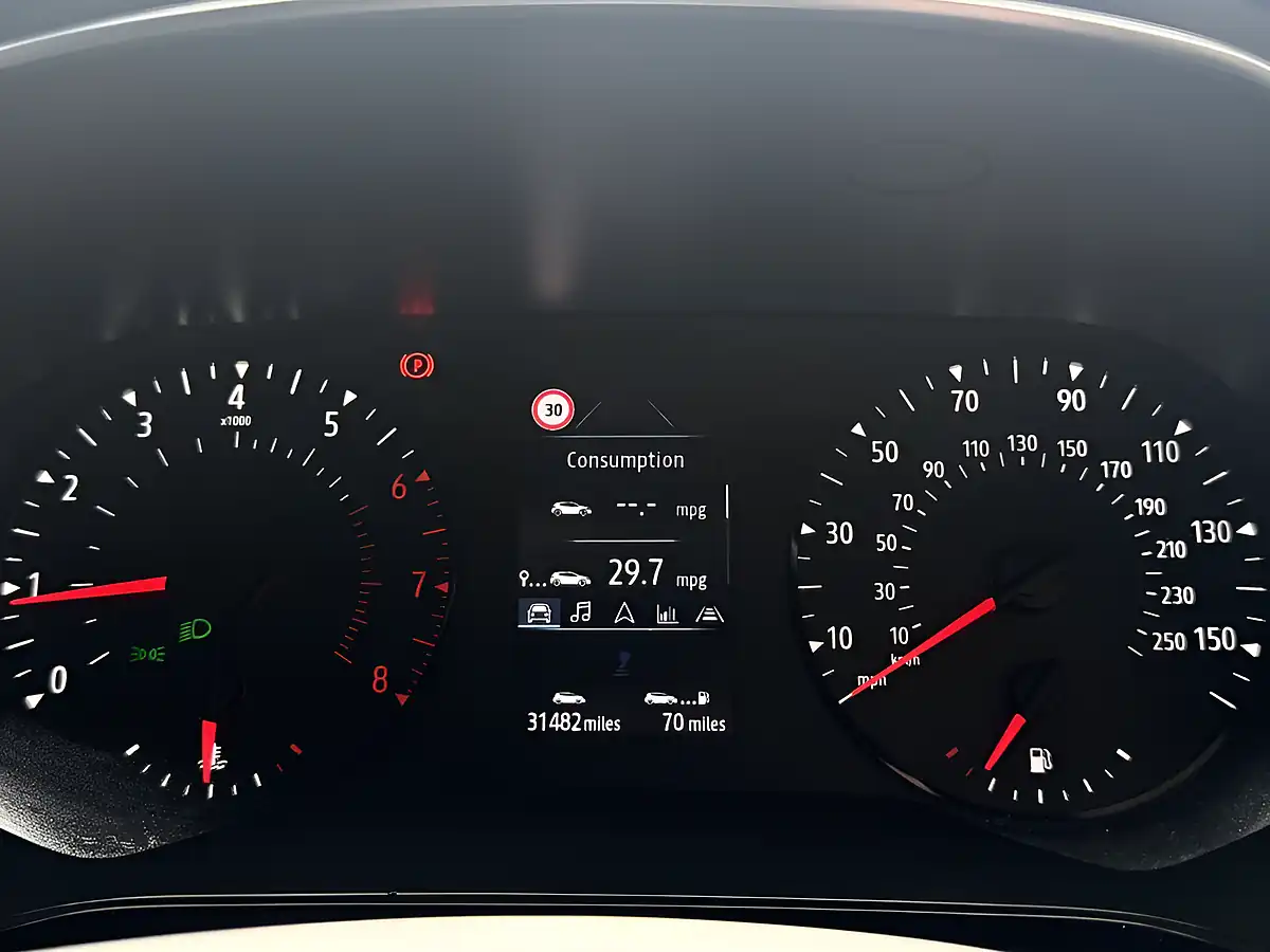 Used 2020 Renault Captur Iconic Red - Interior and Exterior details 15