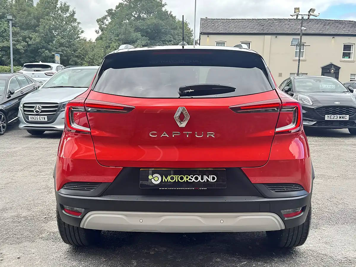 Used 2020 Renault Captur Iconic Red - Interior and Exterior details 19