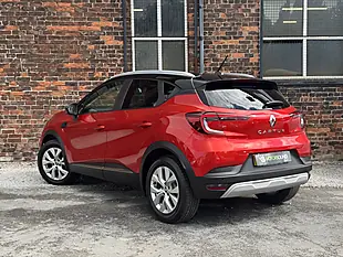Used 2020 Renault Captur Iconic Red - Interior and Exterior details 4
