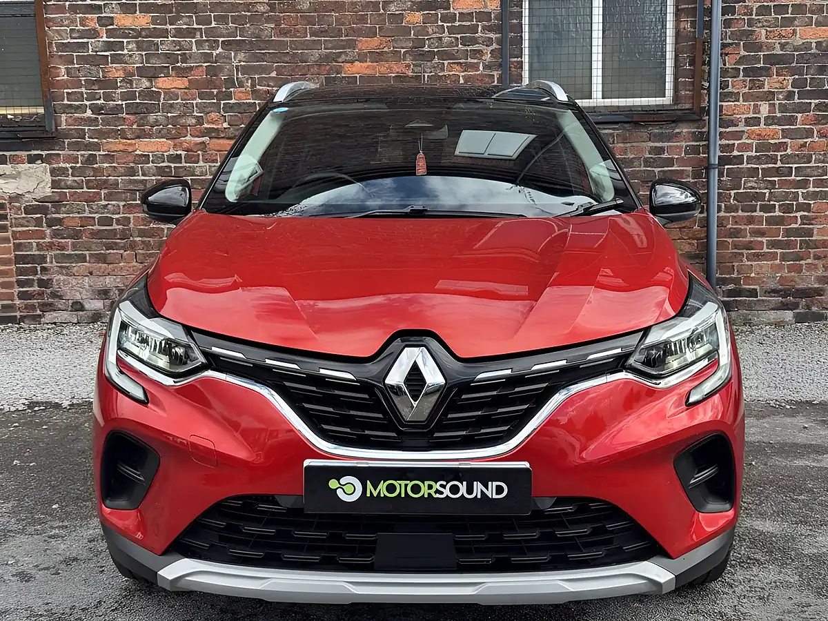Used 2020 Renault Captur Iconic Red - Interior and Exterior details 5