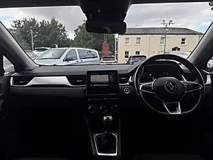 Used 2020 Renault Captur Iconic Red - Interior and Exterior details 6