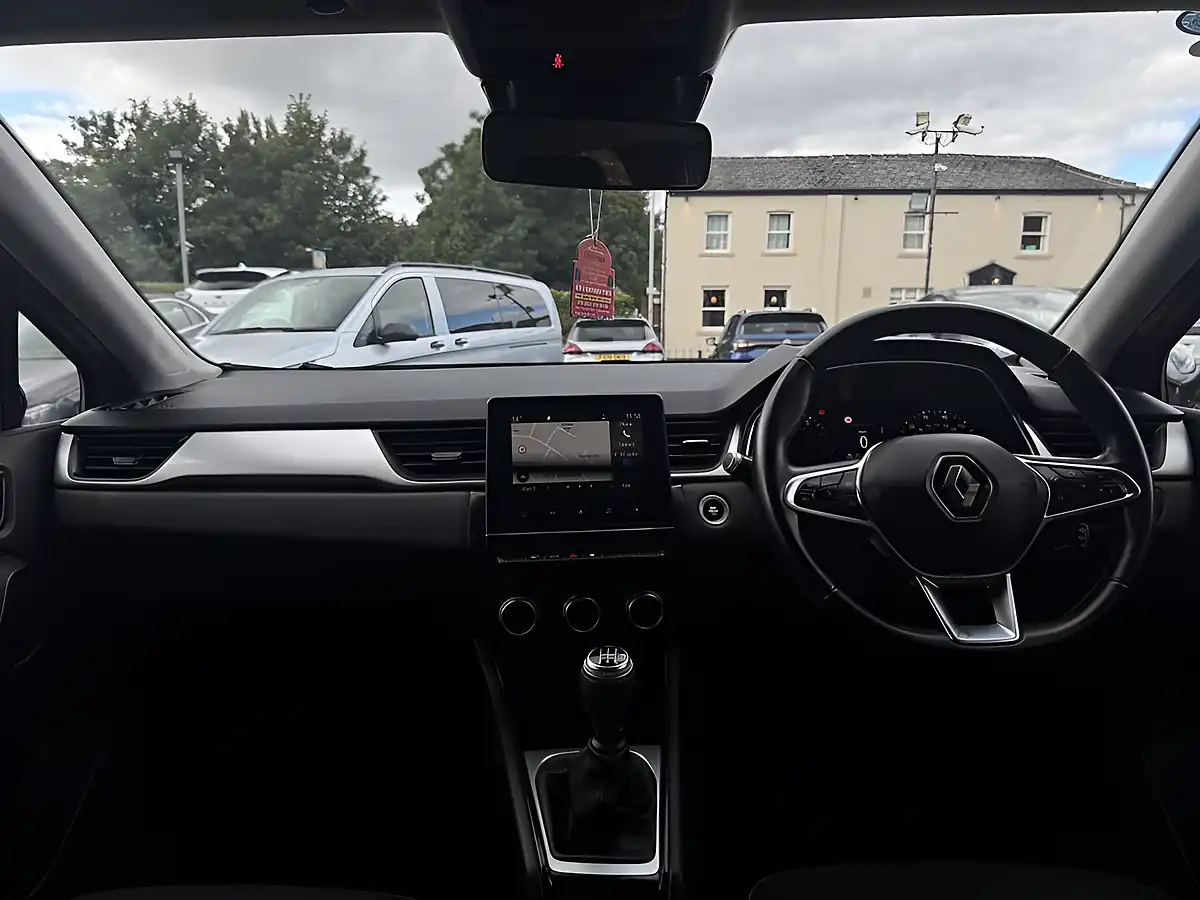 Used 2020 Renault Captur Iconic Red - Interior and Exterior details 6