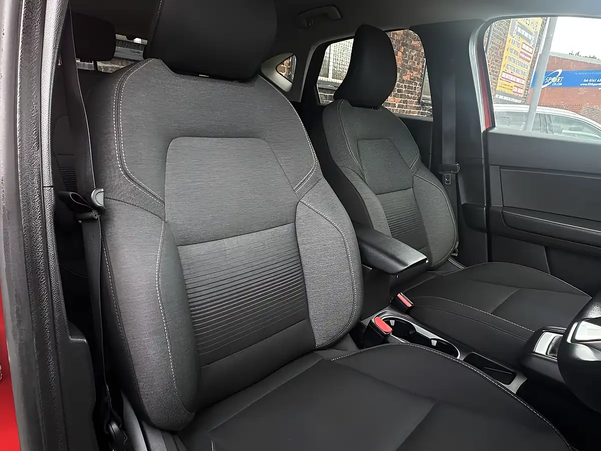Used 2020 Renault Captur Iconic Red - Interior and Exterior details 8