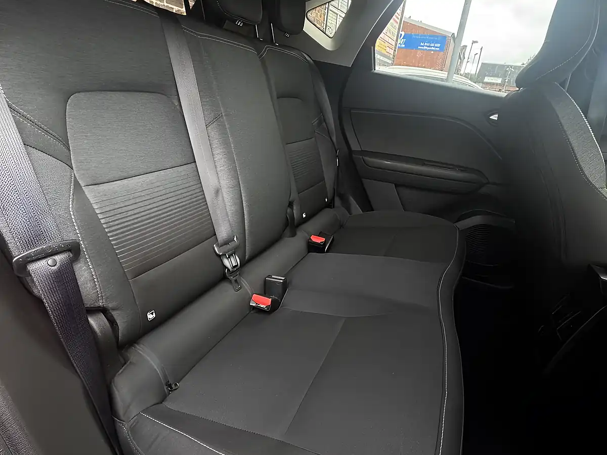 Used 2020 Renault Captur Iconic Red - Interior and Exterior details 9