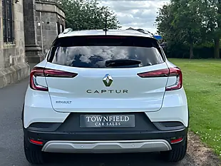 Used 2020 Renault Captur Iconic White - Interior and Exterior details 10