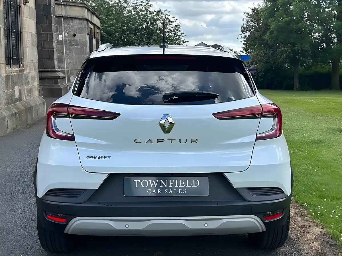 Used 2020 Renault Captur Iconic White - Interior and Exterior details 10