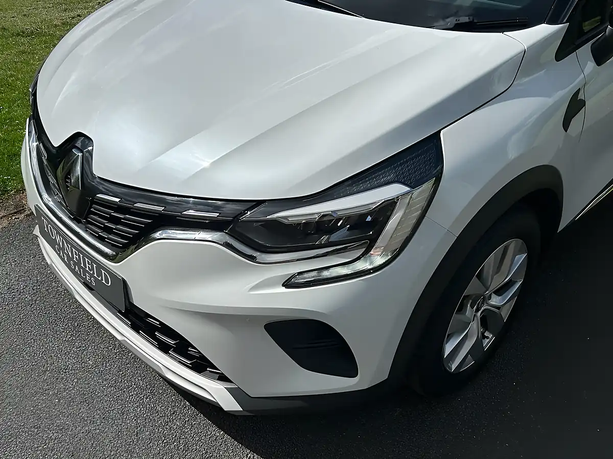 Used 2020 Renault Captur Iconic White - Interior and Exterior details 12