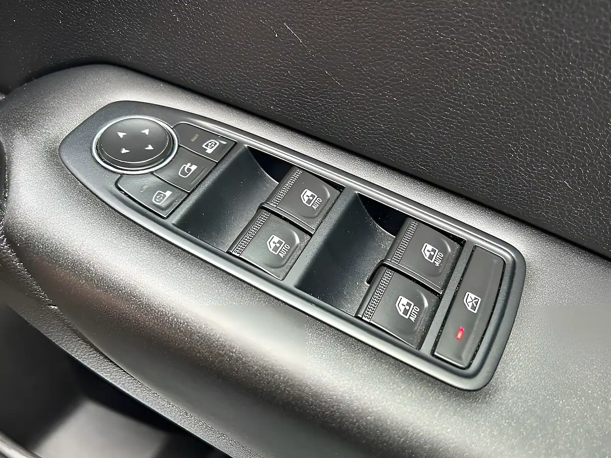 Used 2020 Renault Captur Iconic White - Interior and Exterior details 15