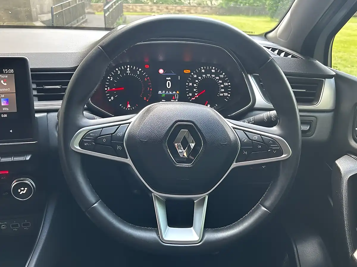 Used 2020 Renault Captur Iconic White - Interior and Exterior details 16