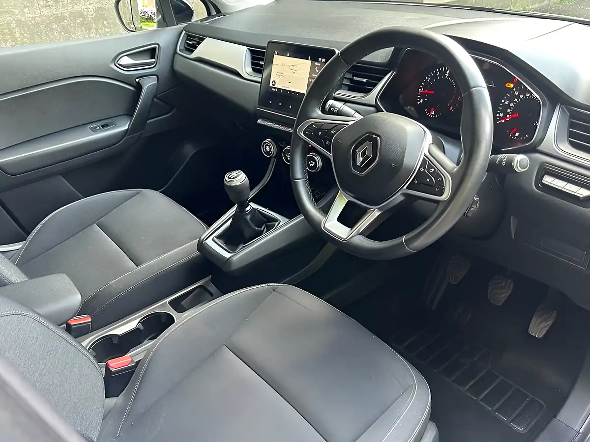 Used 2020 Renault Captur Iconic White - Interior and Exterior details 17