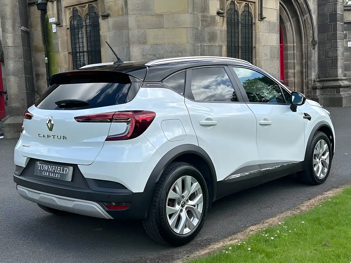 Used 2020 Renault Captur Iconic White - Interior and Exterior details 3