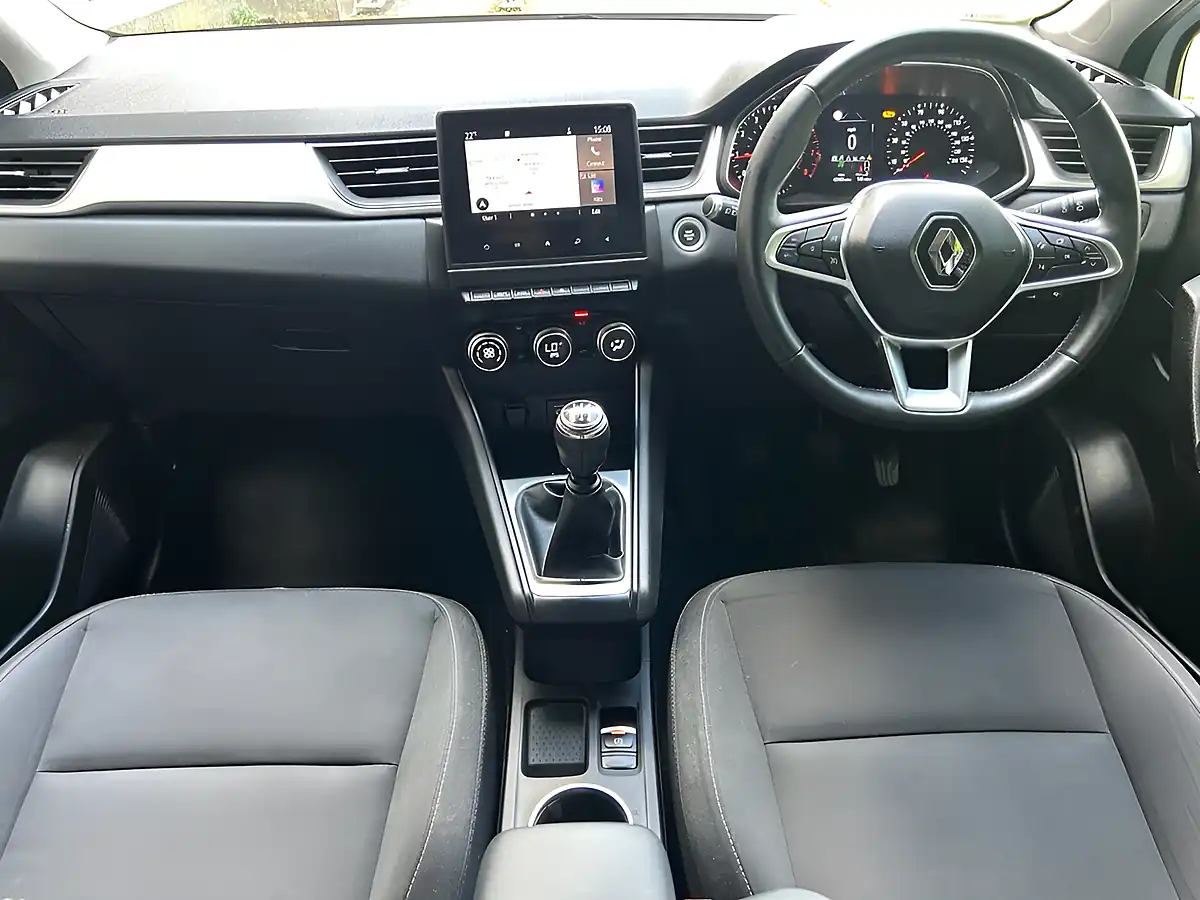 Used 2020 Renault Captur Iconic White - Interior and Exterior details 5