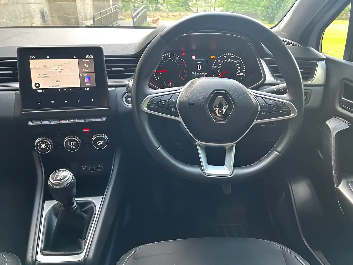 Used 2020 Renault Captur Iconic White - Interior and Exterior details 6