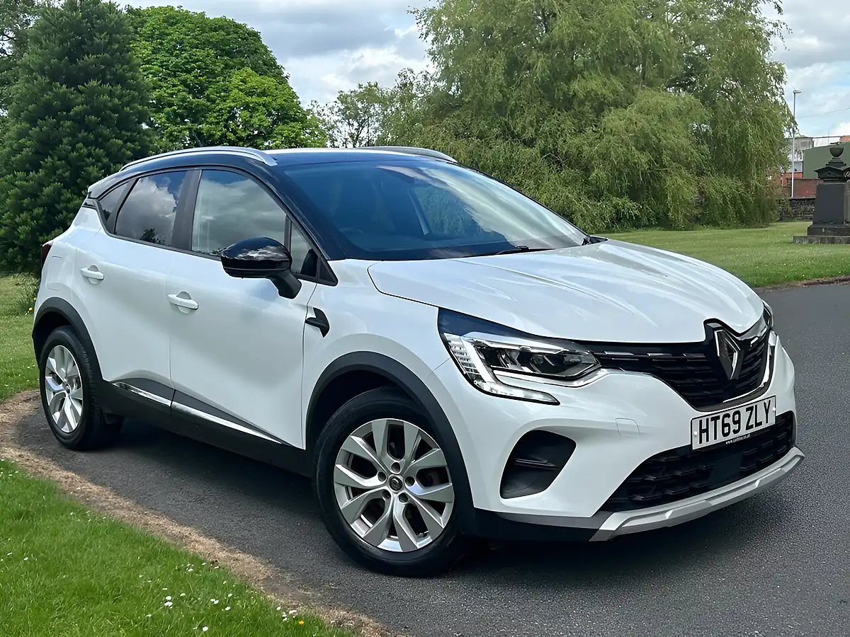 Used 2020 Renault Captur Iconic White - Interior and Exterior details 9