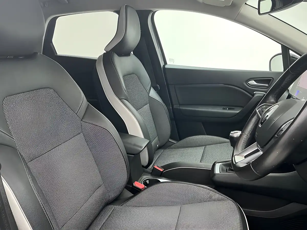 Used 2020 Renault Captur S Edition Boston Blue - Interior and Exterior details 13