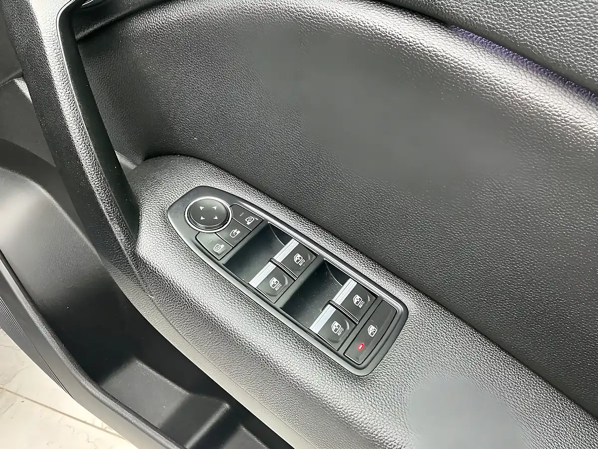 Used 2020 Renault Captur S Edition Boston Blue - Interior and Exterior details 16