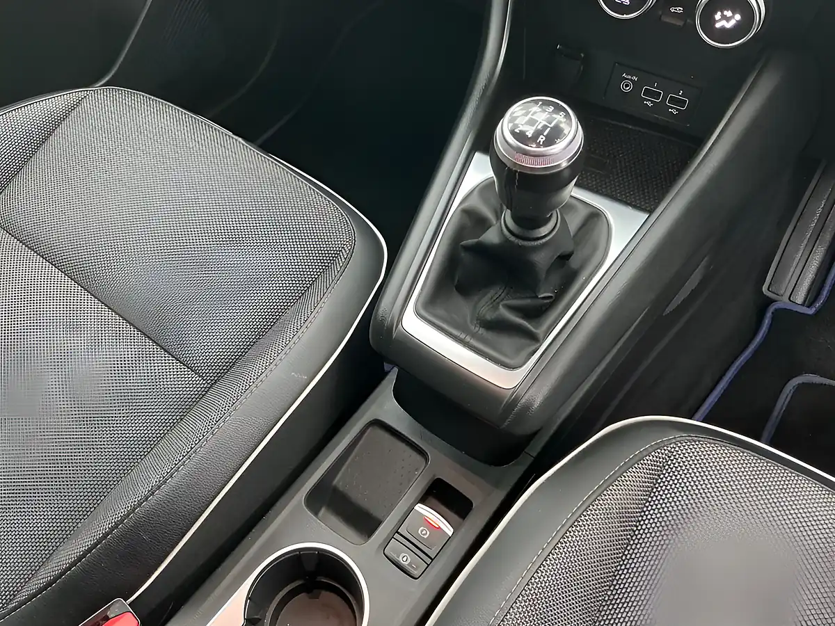 Used 2020 Renault Captur S Edition Boston Blue - Interior and Exterior details 17