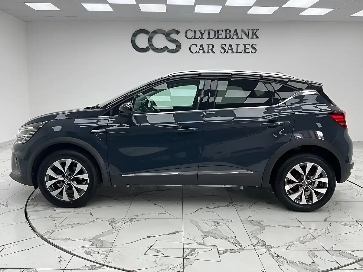 Used 2020 Renault Captur S Edition Boston Blue - Interior and Exterior details 6