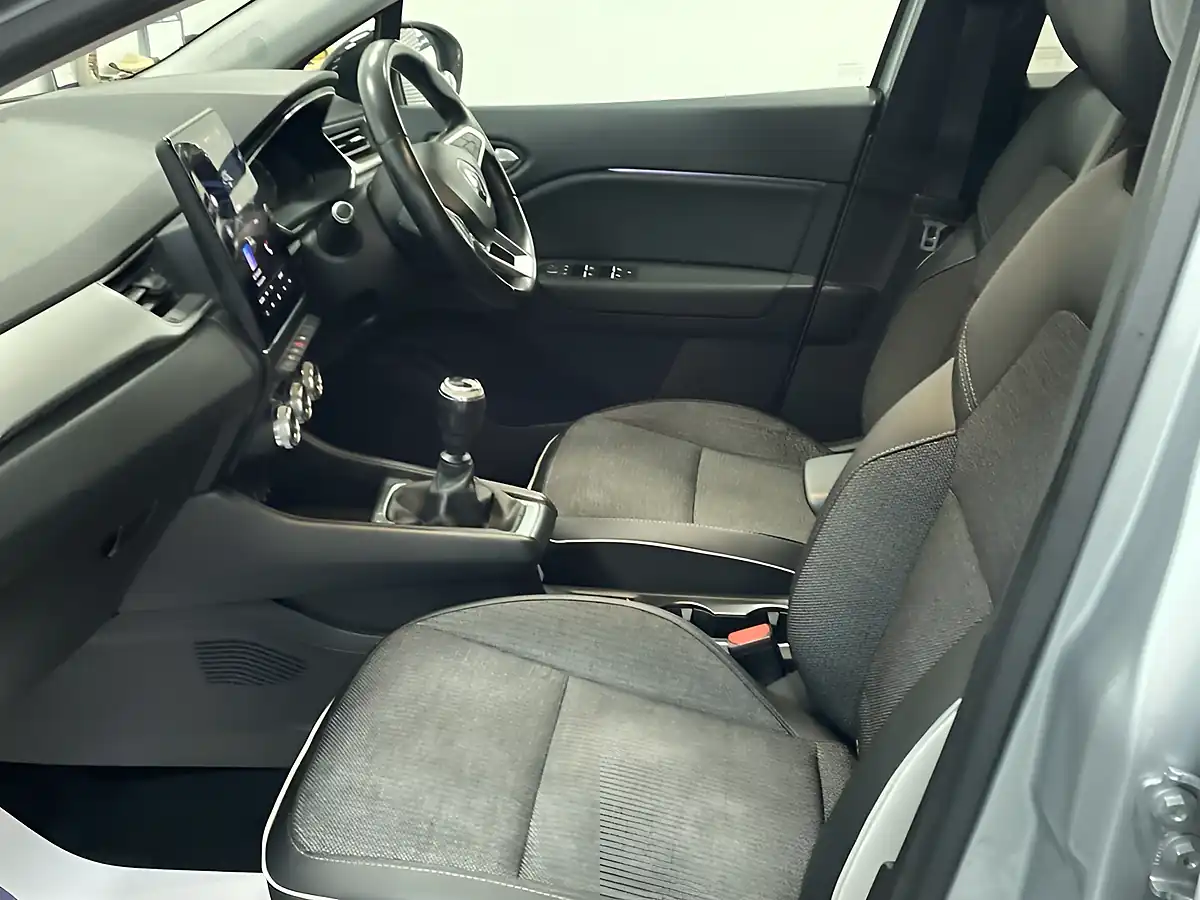 Used 2020 Renault Captur S Edition Highland Grey - Interior and Exterior details 5