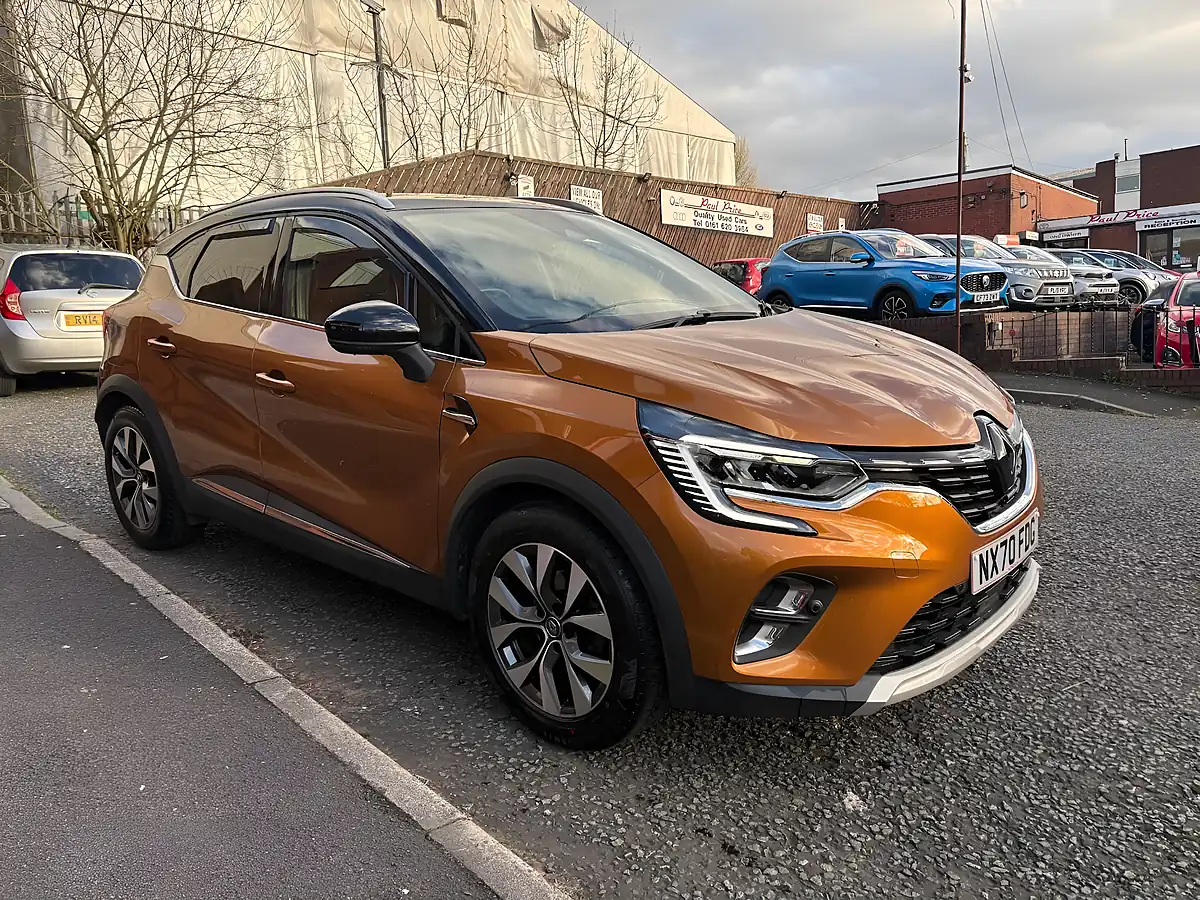 Used 2020 Renault Captur S Edition Orange - Front View