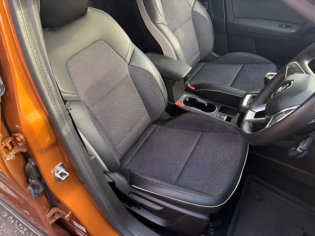 Used 2020 Renault Captur S Edition Orange - Interior and Exterior details 10