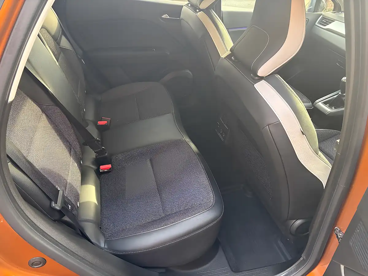 Used 2020 Renault Captur S Edition Orange - Interior and Exterior details 11