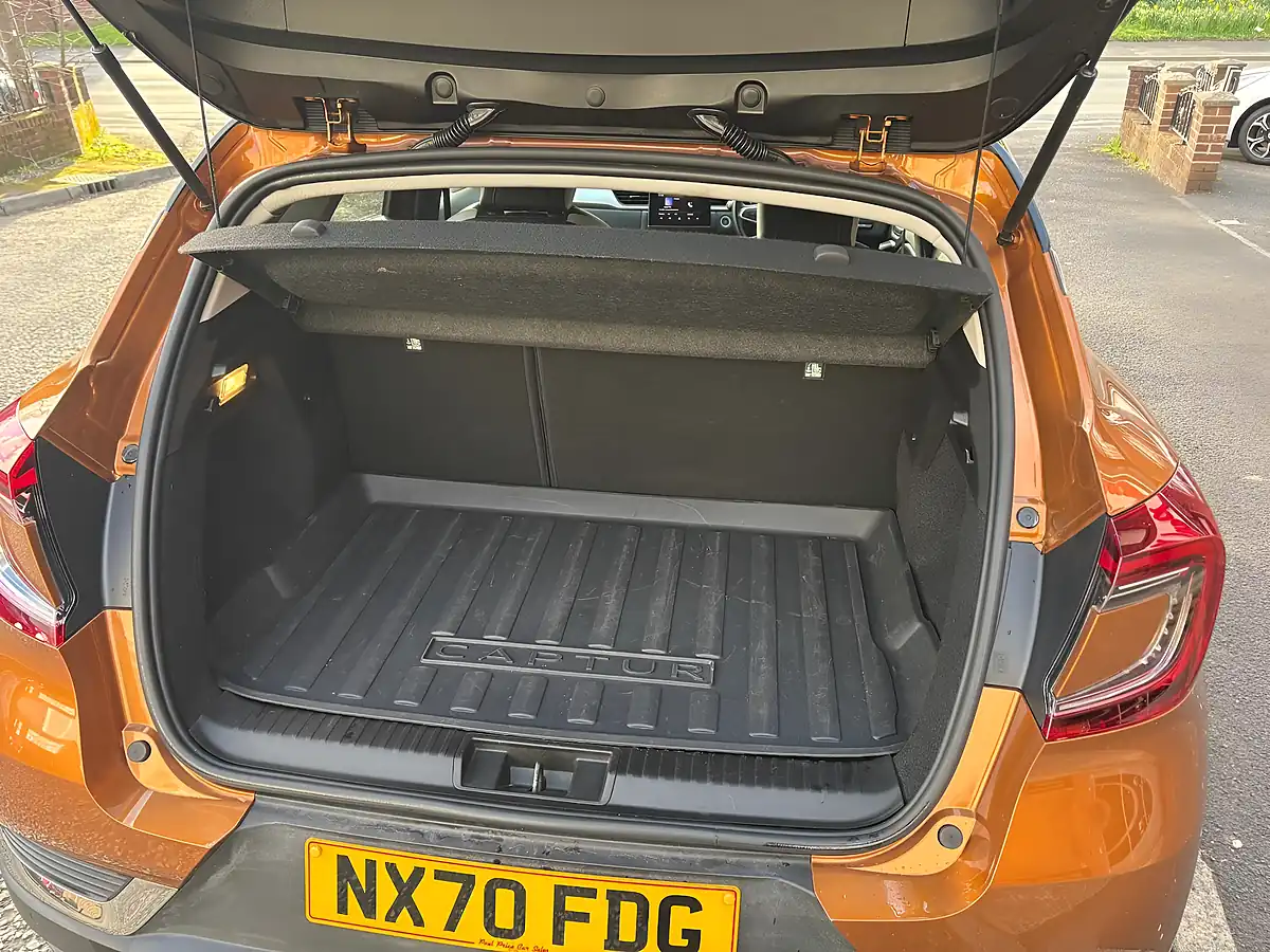 Used 2020 Renault Captur S Edition Orange - Interior and Exterior details 12