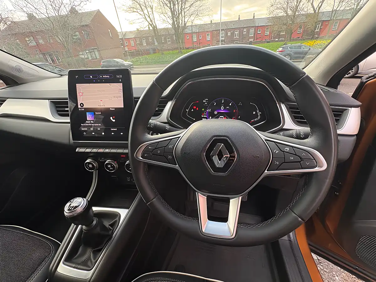 Used 2020 Renault Captur S Edition Orange - Interior and Exterior details 18