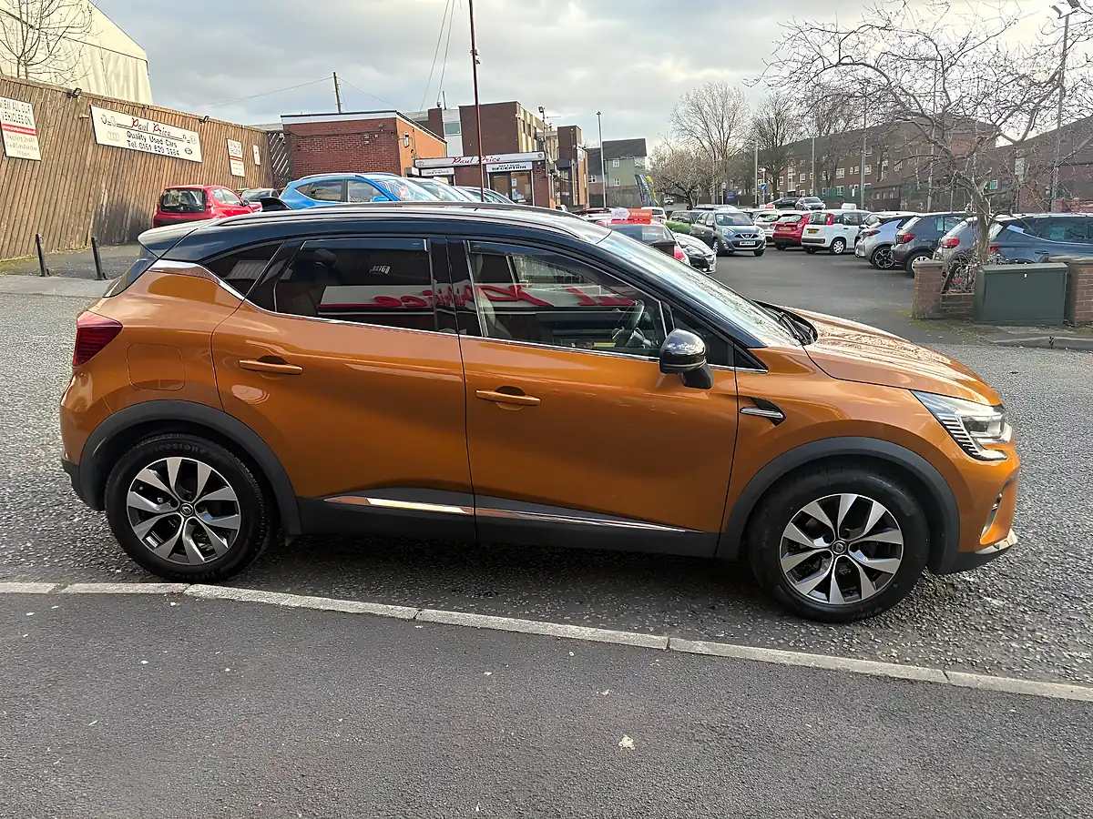 Used 2020 Renault Captur S Edition Orange - Interior and Exterior details 2