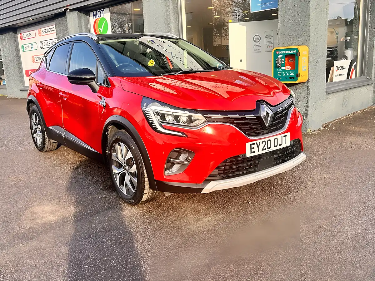 Used 2020 Renault Captur S Edition Red - Front View