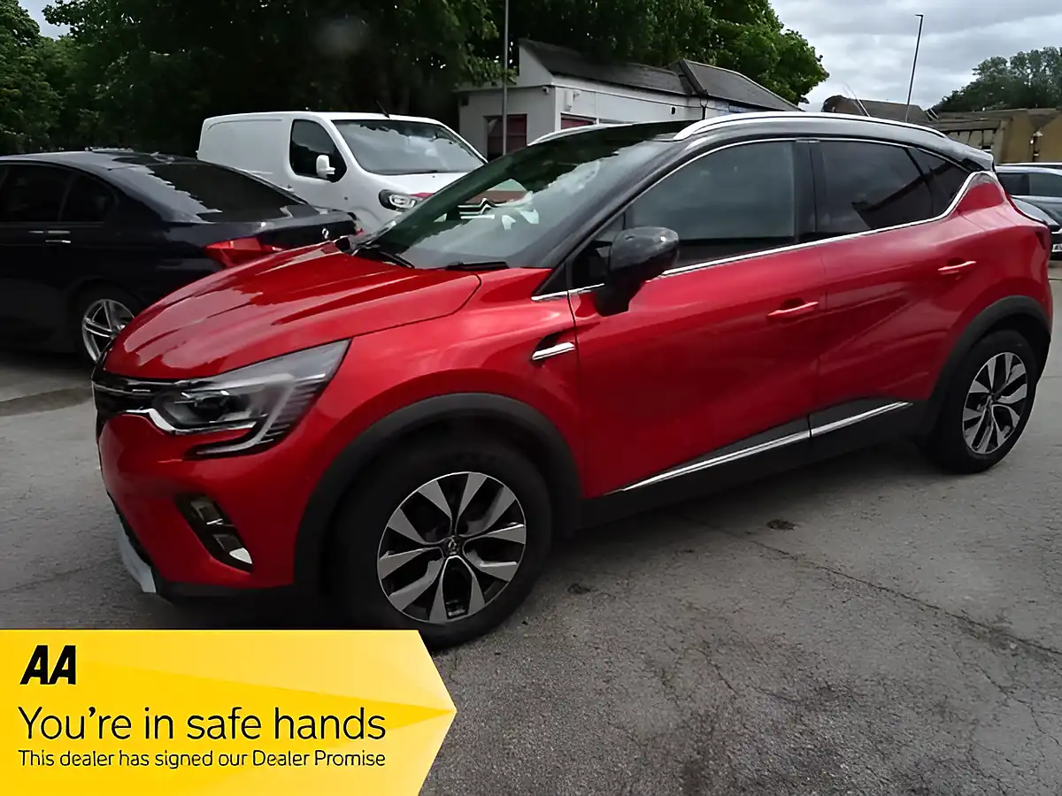 Used 2020 Renault Captur S Edition Red - Front View