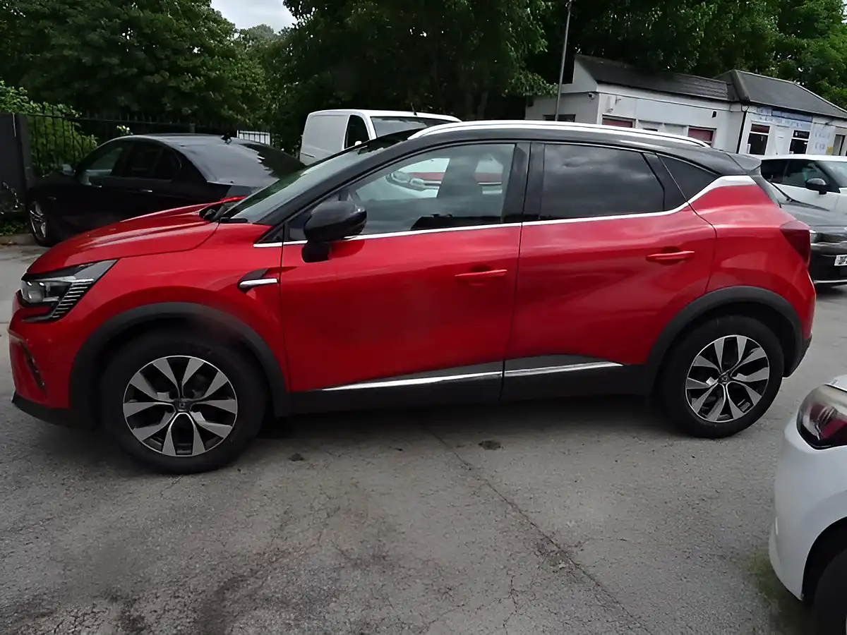 Used 2020 Renault Captur S Edition Red - Interior and Exterior details 4