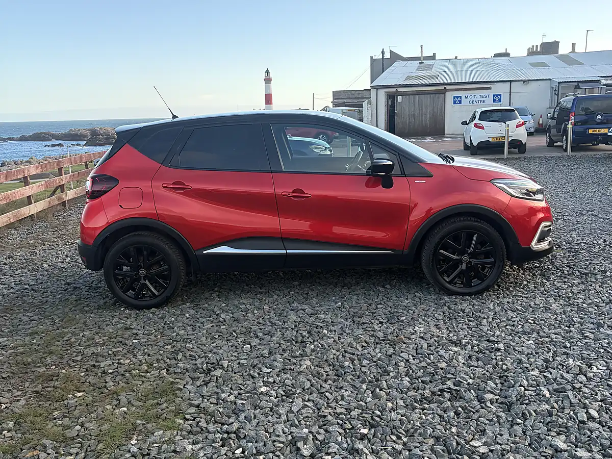 Used 2020 Renault Captur S Edition Red - Interior and Exterior details 4