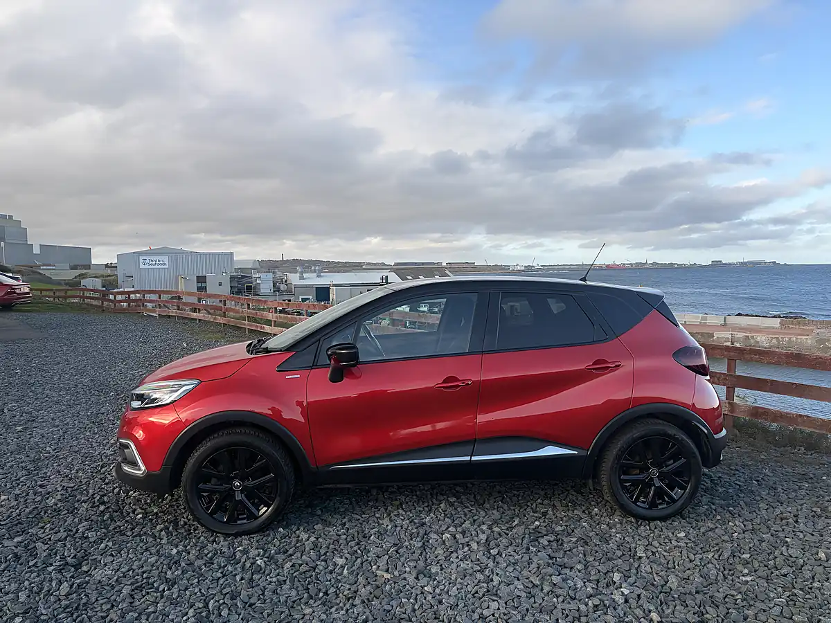 Used 2020 Renault Captur S Edition Red - Interior and Exterior details 8